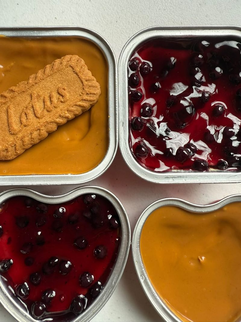 Cheesecake tins — Biscoff and blueberry in square and heart tins